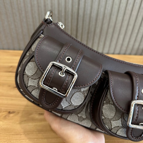 Coach Cbj00 Ashton Shoulder Bag, Jacquard Leather Maple Color - Picture 5 of 9